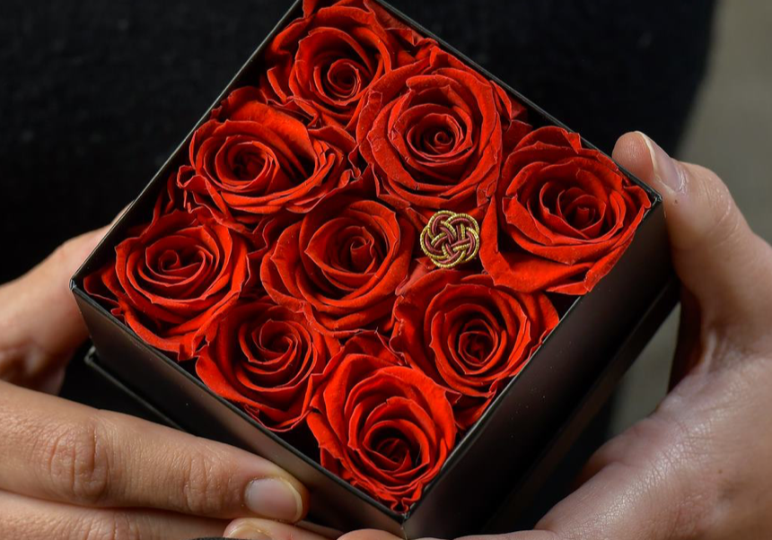 Offrez un symbole d'amour intemporel avec une rose stabilisée