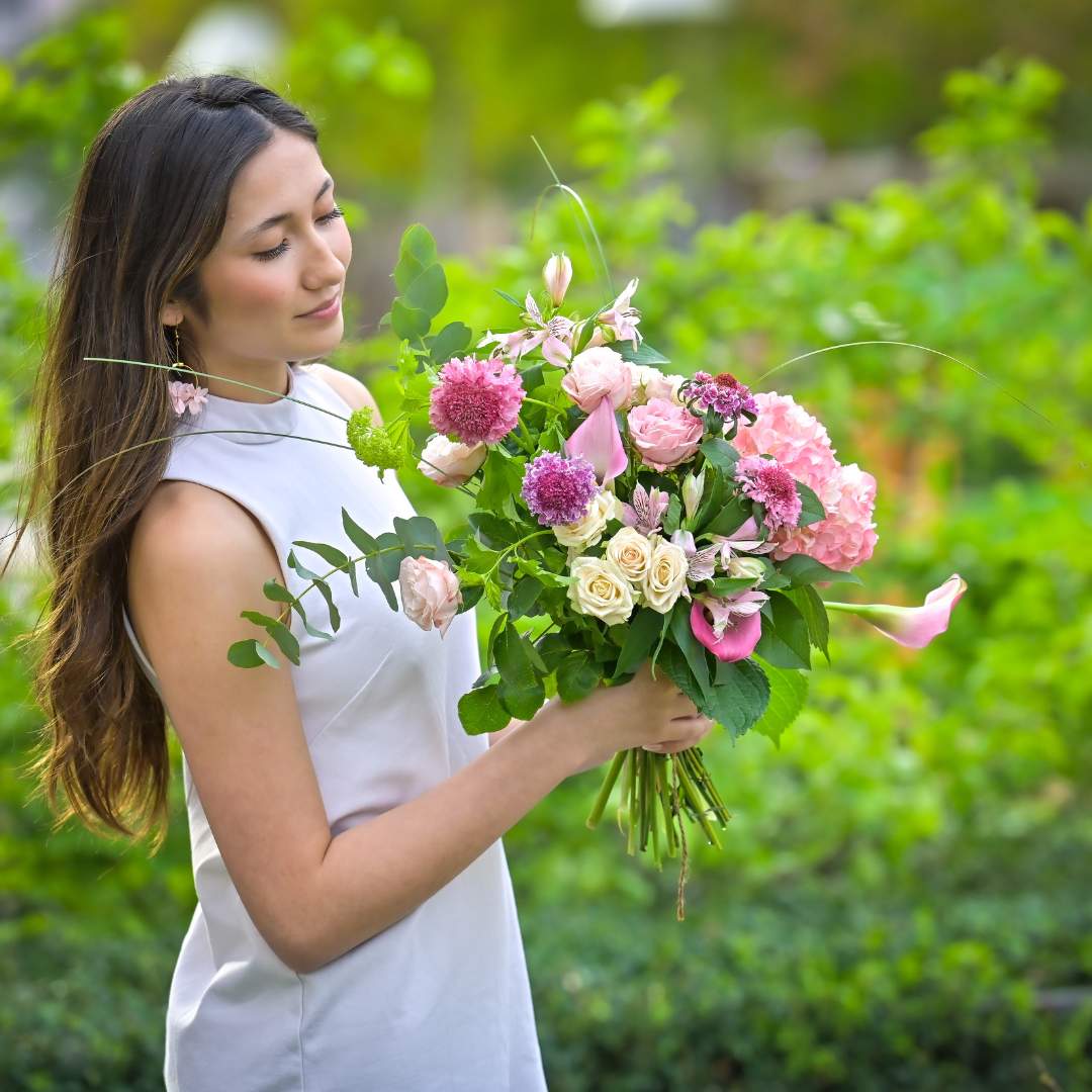 Accueillez les touristes dans votre café parisien avec nos bouquets fleuris romantiques
