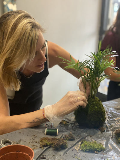 Bijoux délicats, bouquets raffinés et ateliers de fleurs à Paris