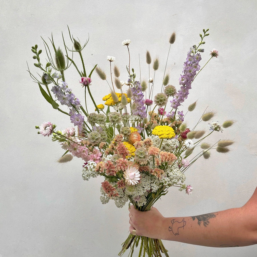 Guide pour créer des bouquets et décorations en fleurs séchées