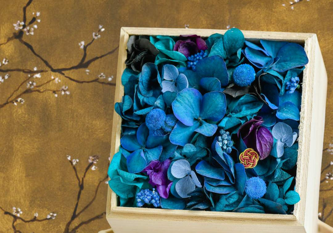 cube de fleurs bleues