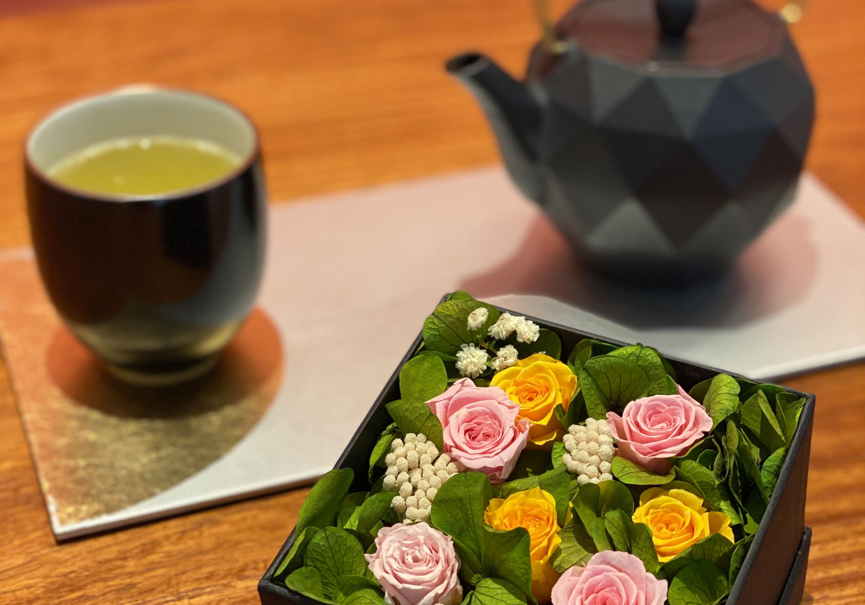 Le mariage de l'élégance française et de l'harmonie japonaise dans la bijouterie florale