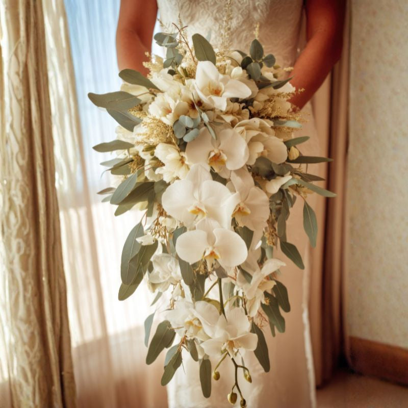 Bouquet unique sur-mesure pour votre jour spécial, fleurs fraîches choisies avec soin, confectionné à la main à Paris pour sublimer vos émotions.